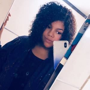 Meet your Posher, Olivia